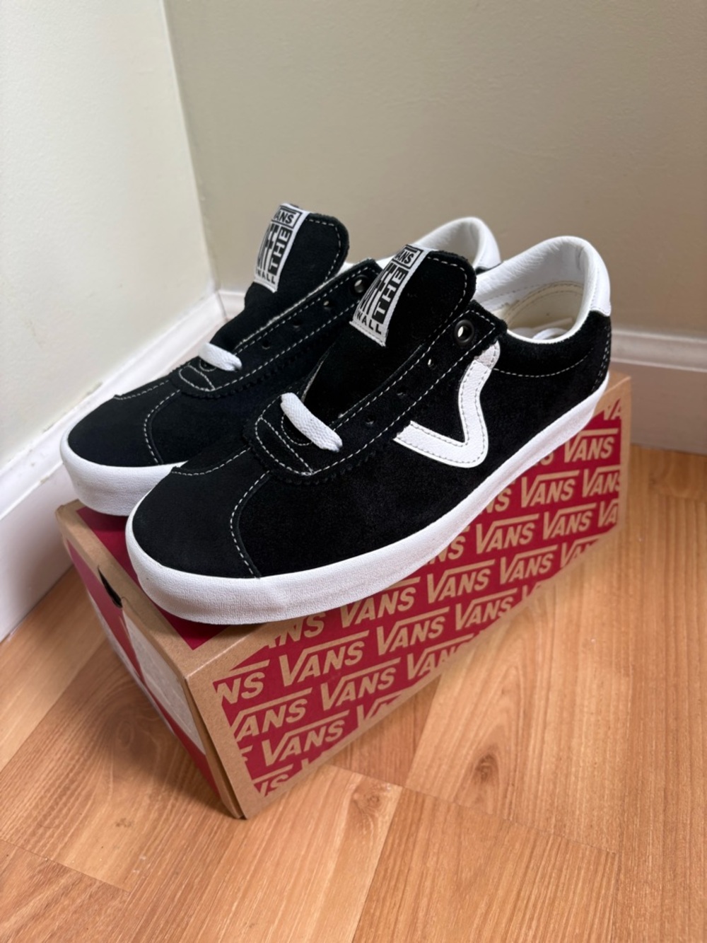 Vans Retro Sport Low Black/White 4.5M/6W